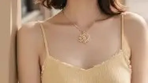 苏超足球队员幼儿园亲密交流